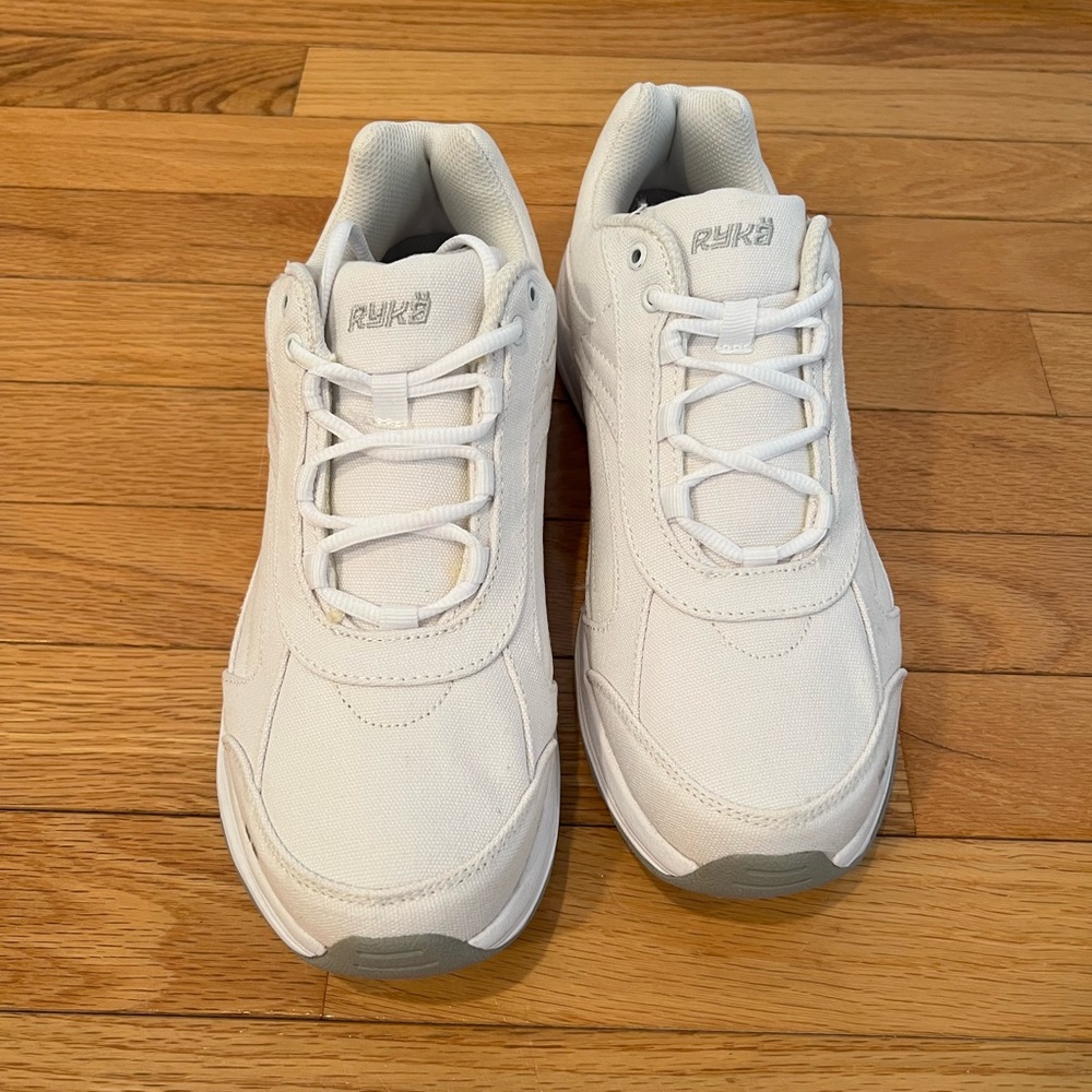 RYKÄ WOMENS WHITE CANVAS SPORTSWEAR SHOES. NEW, NEVER WORN, EXCELLENT CONDITION